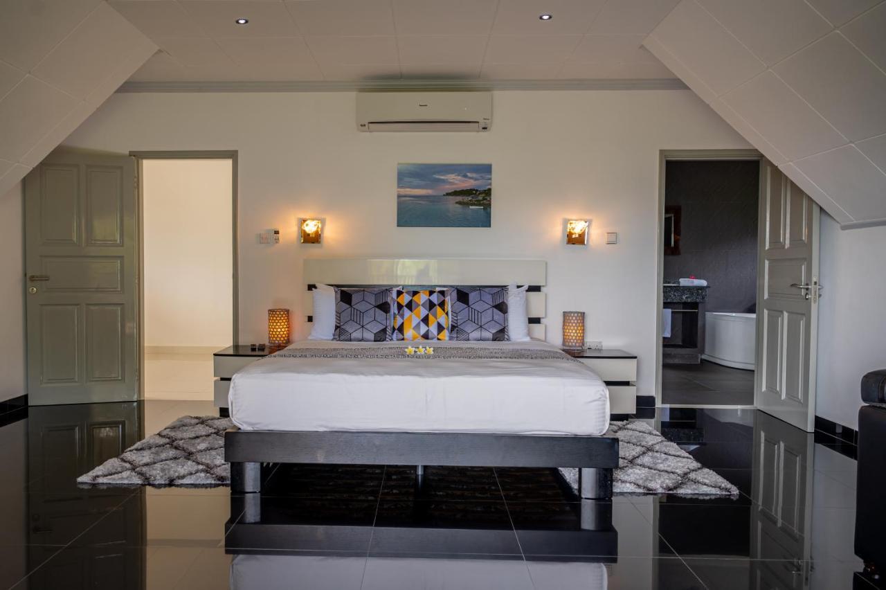Tranquility Villas Baie Sainte Anne エクステリア 写真